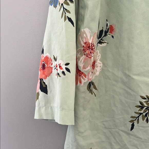 Floral Green Van Heusen Women's Top - Picture 2 of 7